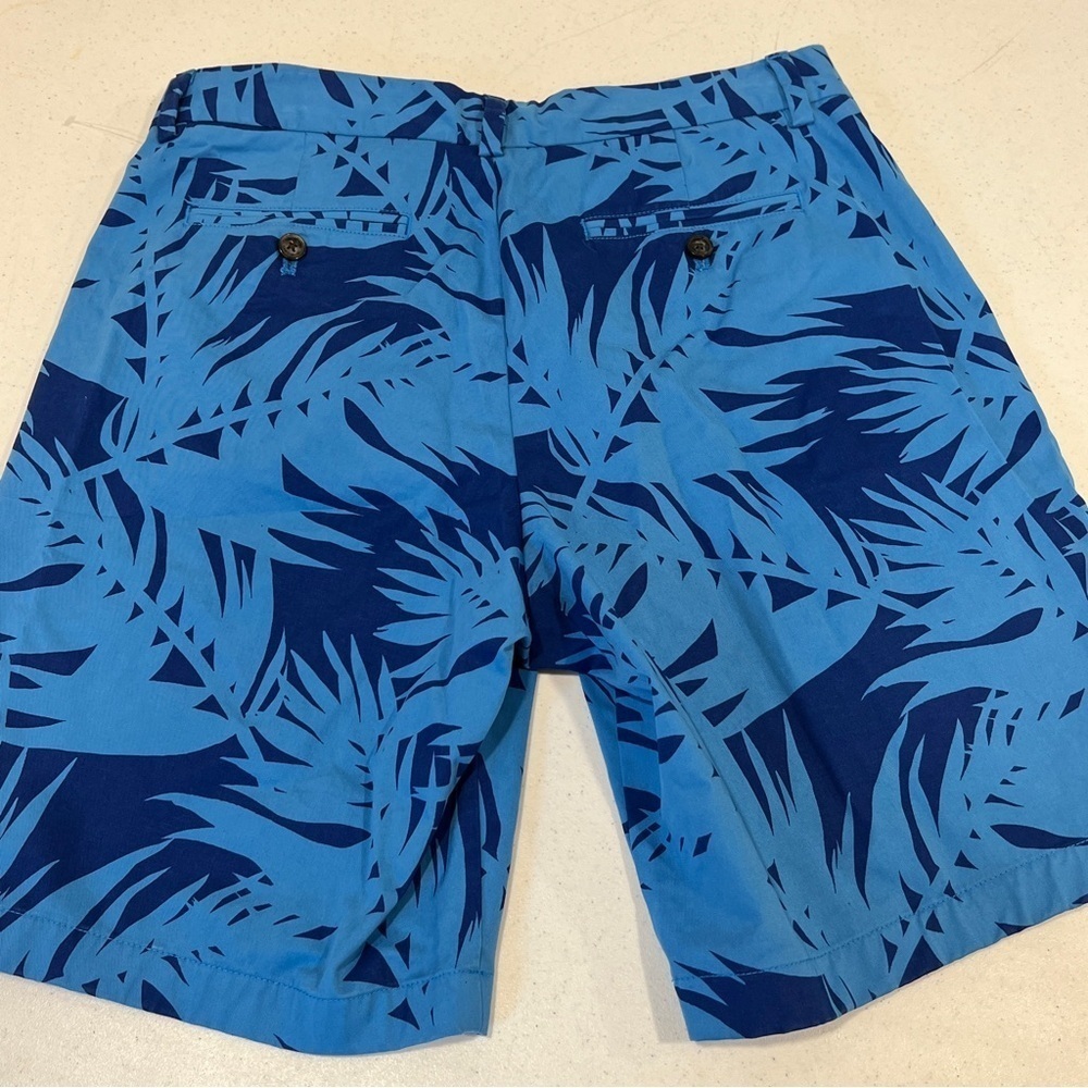 Vineyard Vines 9” Breaker Shorts Blue Hawaiian Floral Leaves print 32 NWOT - Picture 5 of 6